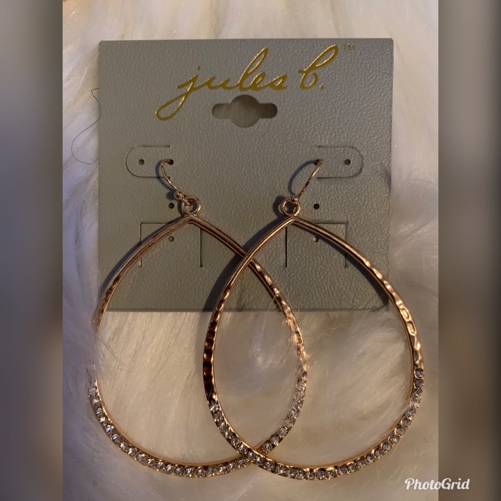 Elegant hoop earrings